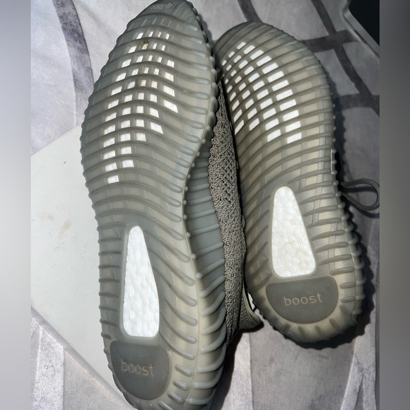 yeezy 350 granite - Picture 2 of 3